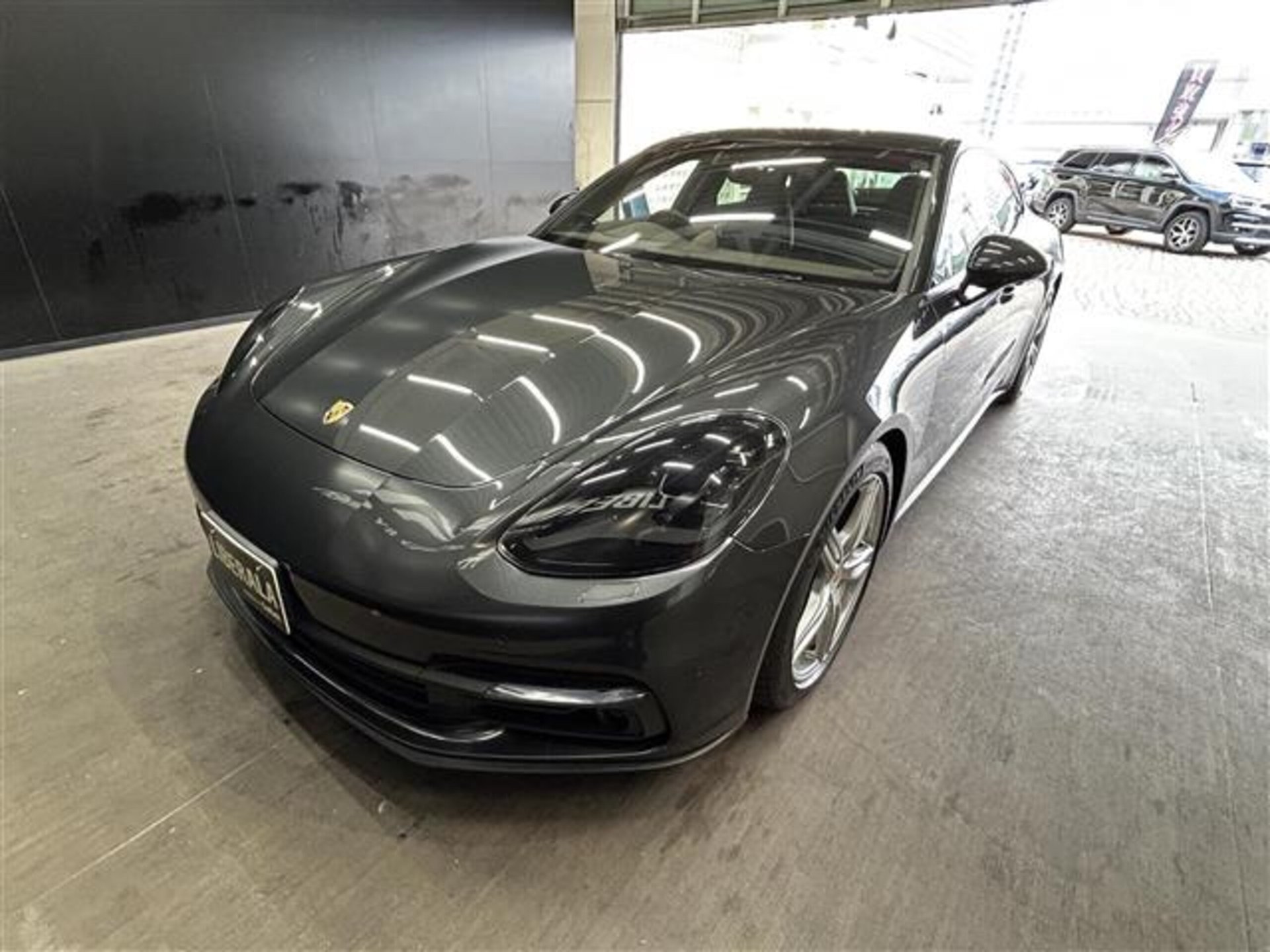 PORSCHE PANAMERA - View 1