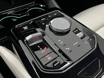 2025 BMW 5 SERIES 照片 9