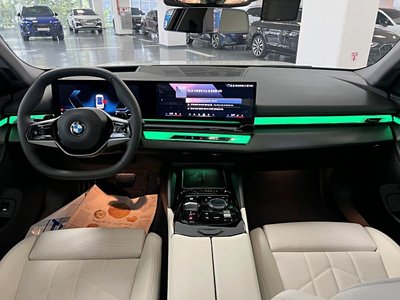 2025 BMW 5 SERIES 照片 5