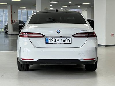 2025 BMW 5 SERIES 照片 3