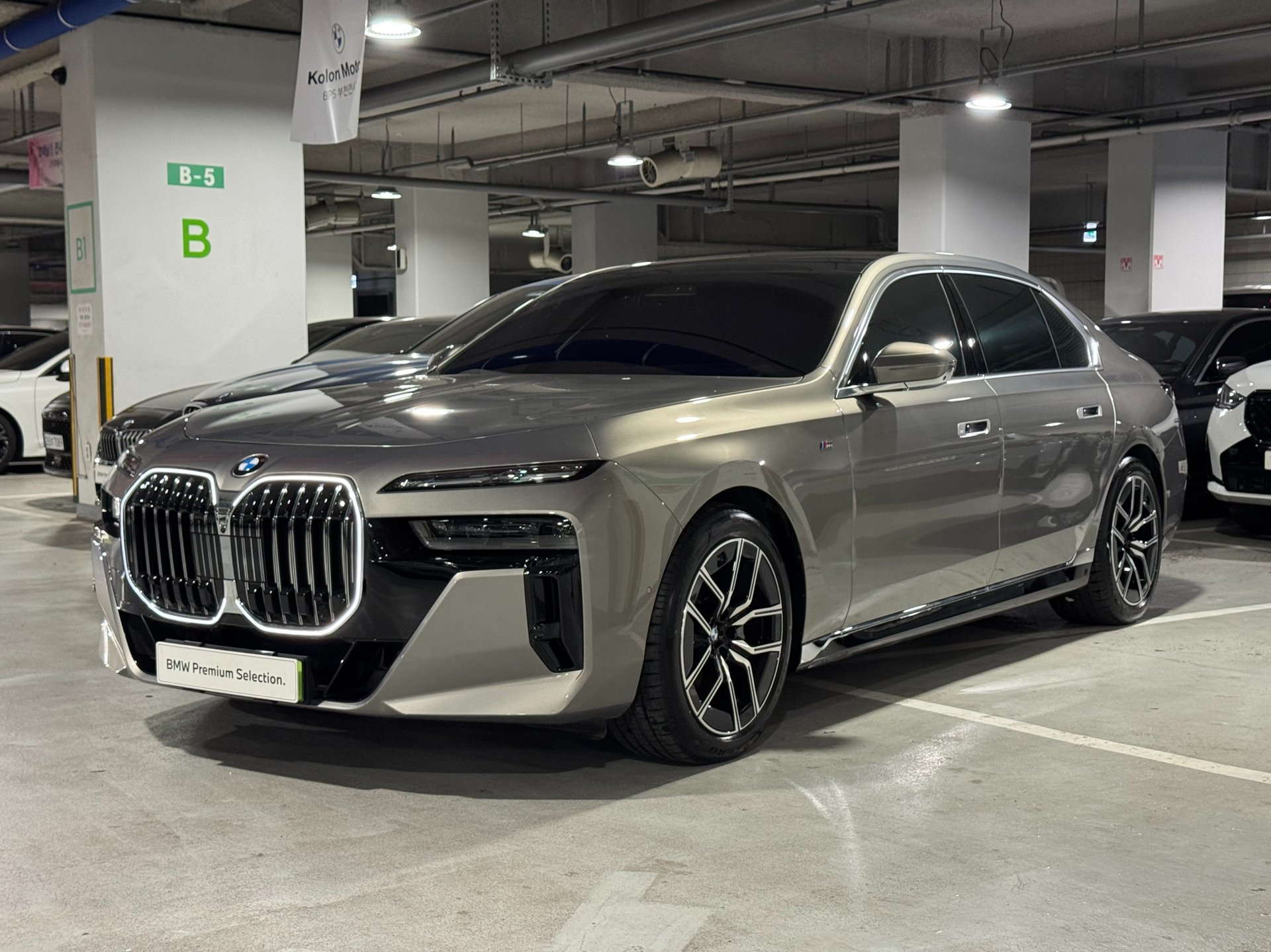 BMW 7 SERIES - View 1