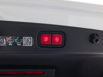 MERCEDES-BENZ E-CLASS - 4