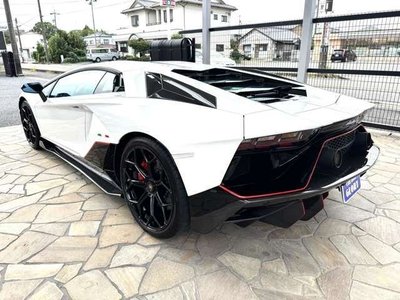 LAMBORGHINI AVENTADOR - 5