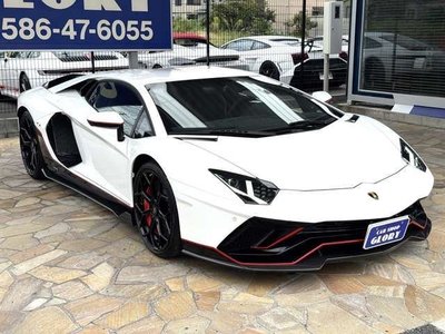 LAMBORGHINI AVENTADOR - 4