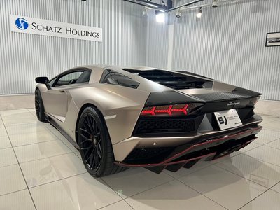 LAMBORGHINI AVENTADOR - 4