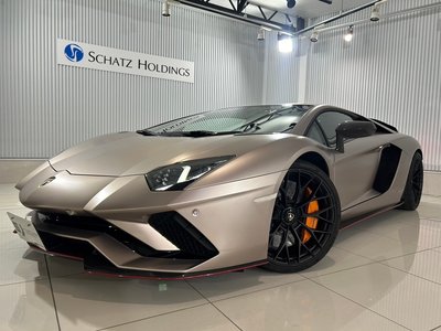 LAMBORGHINI AVENTADOR - 1