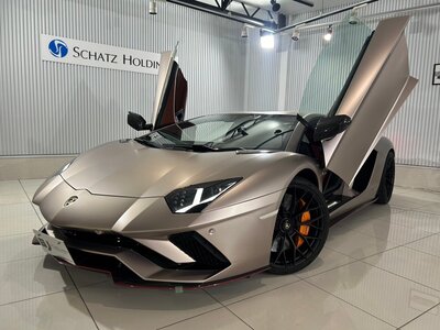 LAMBORGHINI AVENTADOR