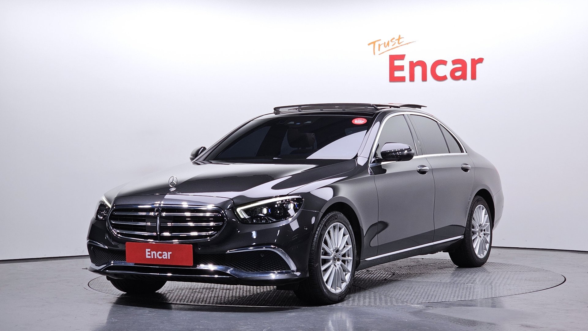 MERCEDES-BENZ E-CLASS - View 1