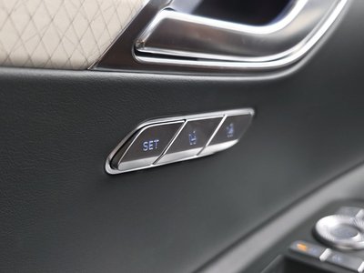 2024 Genesis GV80 thumbnail 32