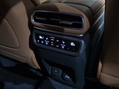 2024 Genesis GV80 thumbnail 34