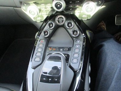 ASTON MARTIN V8 VANTAGE ROADSTER - 7