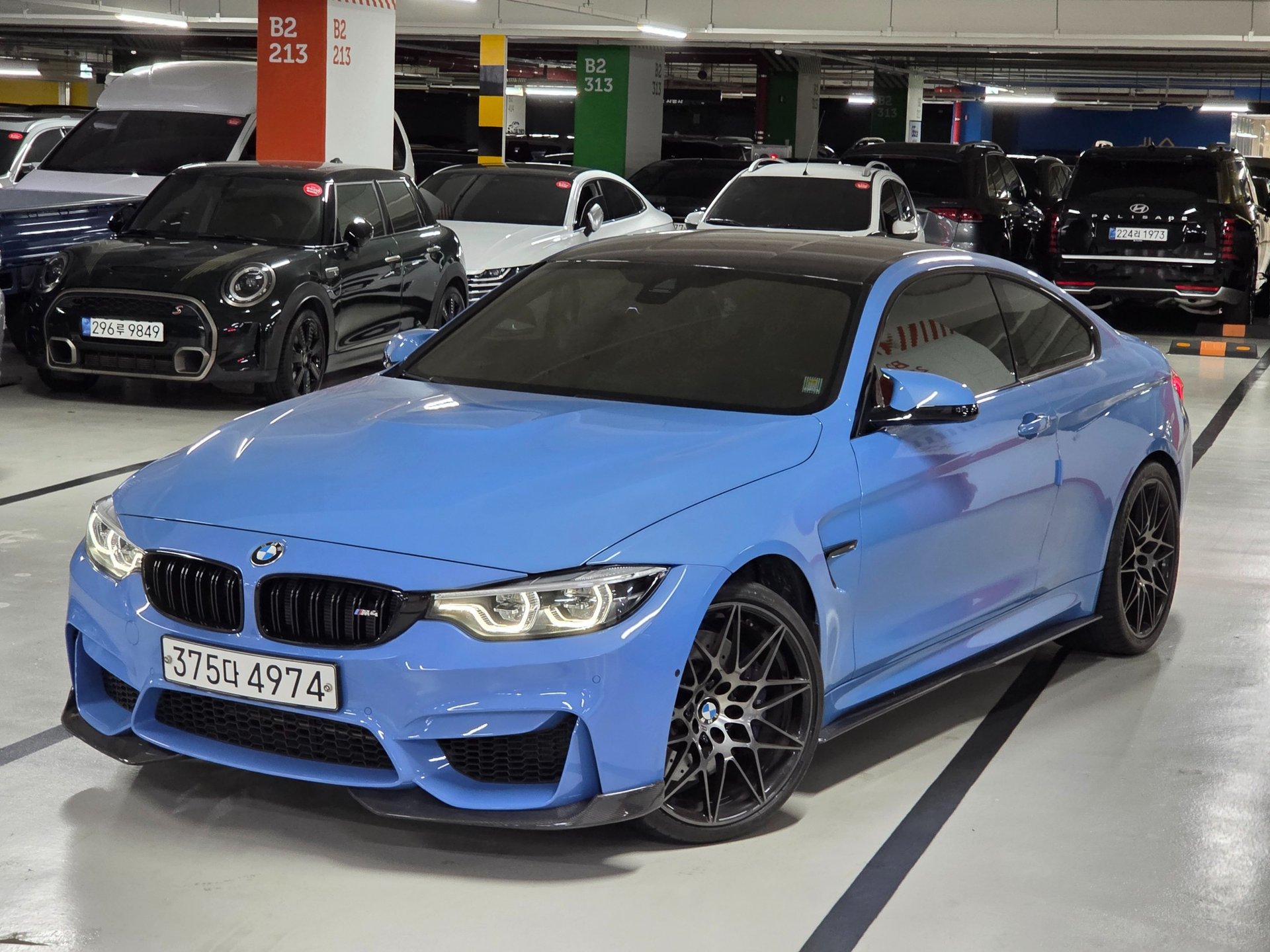 BMW M4 - View 1