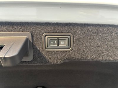 صورة مصغرة 49 لـ 2025 AUDI A8