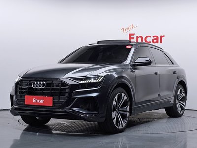 AUDI Q8 - 1