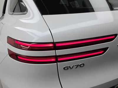 صورة 10 لـ 2024 Genesis GV70