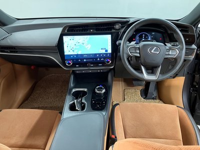 صورة 8 لـ 2023 Lexus RZ
