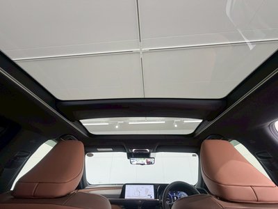 2025 Toyota CROWN SPORT photo 2