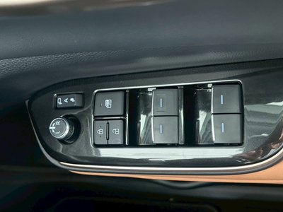 2025 Toyota CROWN SPORT thumbnail 31