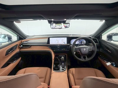 2025 Toyota CROWN SPORT photo 3