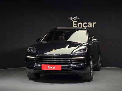 2020 Porsche CAYENNE photo 2