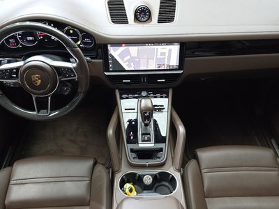 2020 Porsche CAYENNE photo 5