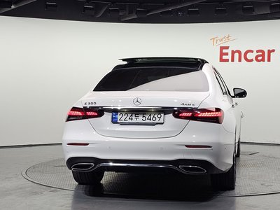 MERCEDES-BENZ E-CLASS - 4