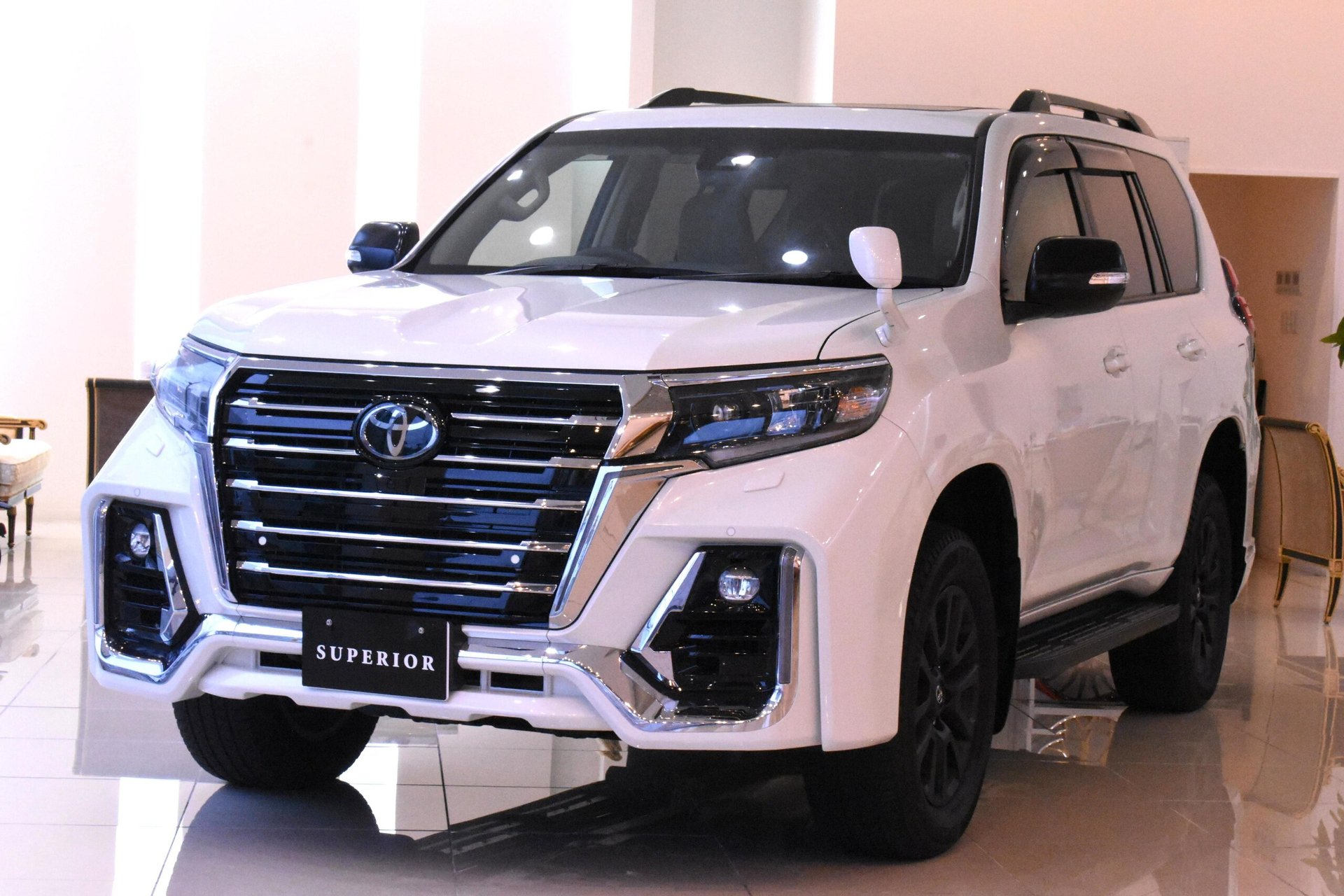 TOYOTA LAND CRUISER PRADO - View 1