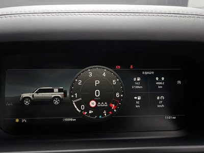 LAND ROVER DEFENDER - 8