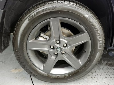 LAND ROVER DEFENDER - 6