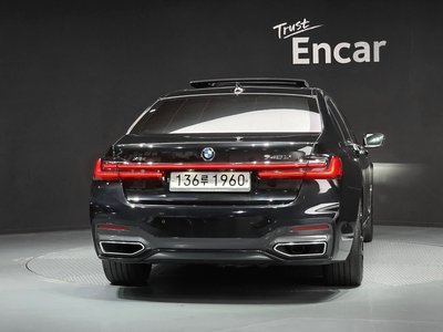 2020 BMW 7 SERIES photo 3