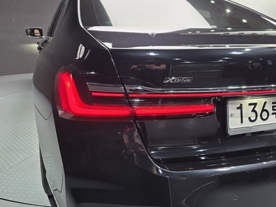 2020 BMW 7 SERIES photo 10