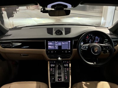 PORSCHE MACAN - 9