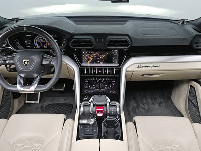 LAMBORGHINI URUS - 5