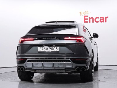 LAMBORGHINI URUS - 3