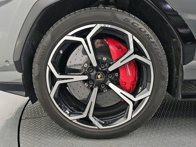 LAMBORGHINI URUS - 6