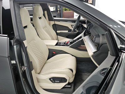 LAMBORGHINI URUS - 10