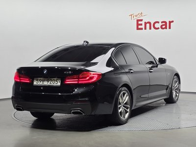 2017 BMW 5 SERIES photo 4