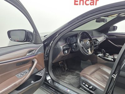 2017 BMW 5 SERIES photo 10