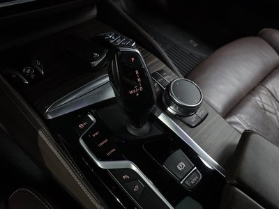 2017 BMW 5 SERIES photo 9