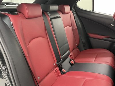 صورة 10 لـ 2024 Lexus UX