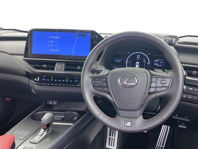 صورة 9 لـ 2024 Lexus UX