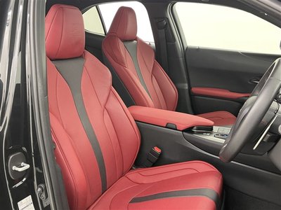 صورة 2 لـ 2024 Lexus UX