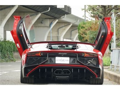 LAMBORGHINI AVENTADOR - 5