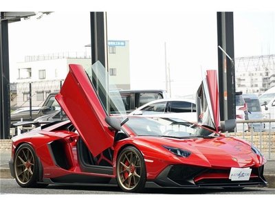 LAMBORGHINI AVENTADOR - 1