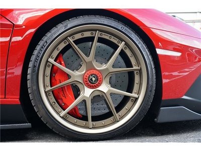 LAMBORGHINI AVENTADOR - 8