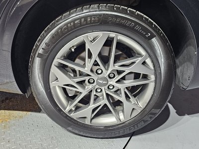 صورة 8 لـ 2023 Genesis GV70