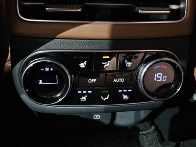 2023 Genesis GV70 — миниатюра 23