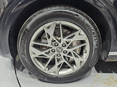 صورة 6 لـ 2023 Genesis GV70