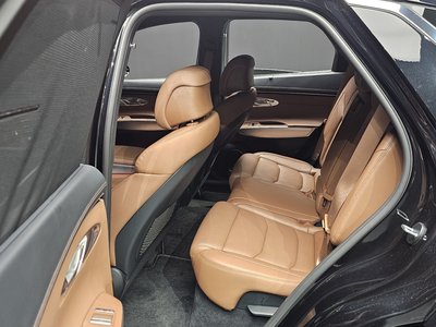 2023 Genesis GV70 — миниатюра 17