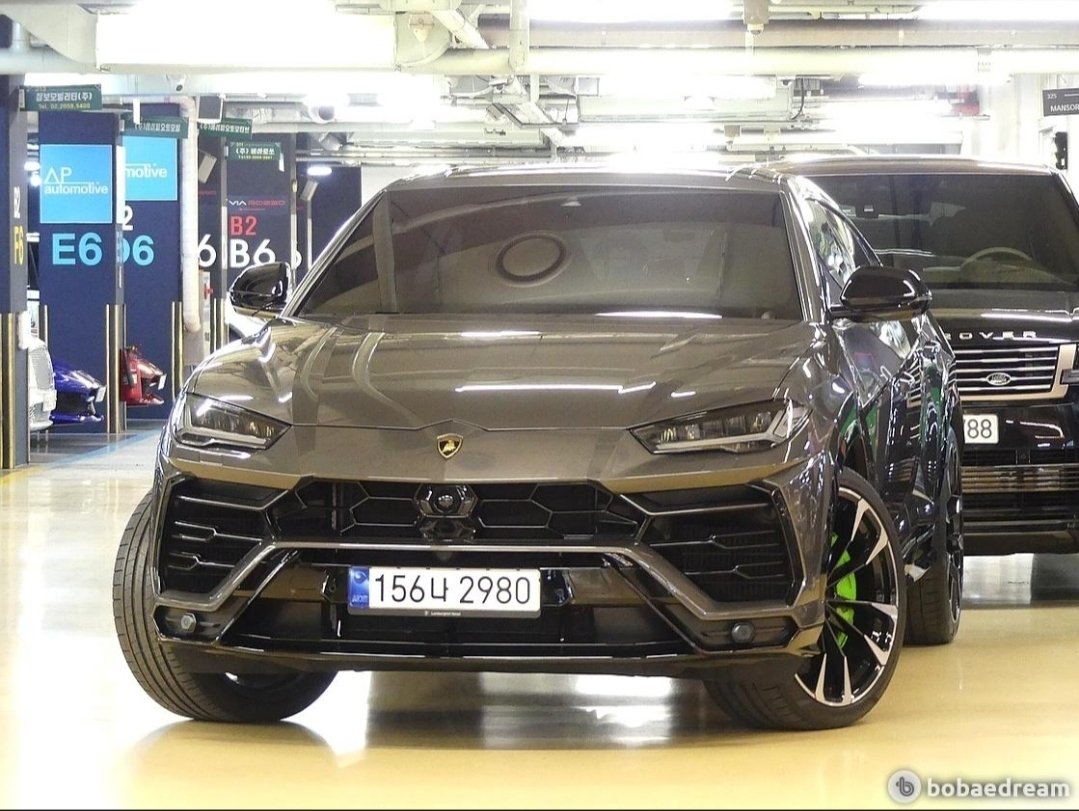 LAMBORGHINI URUS - View 1